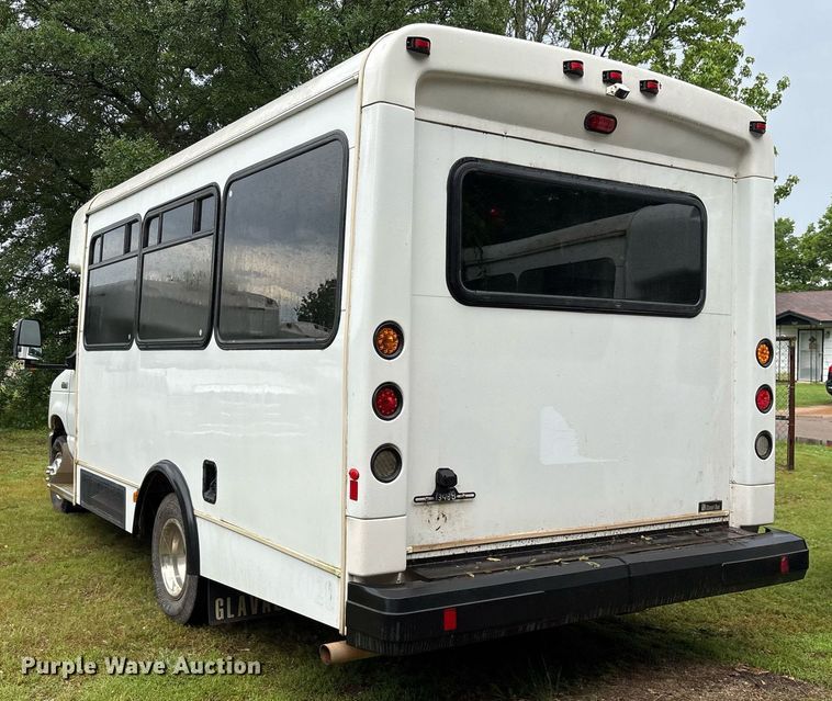 image for item DY0498 2012 Ford E350 shuttle bus