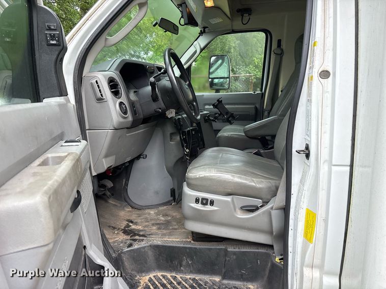 image for item DY0498 2012 Ford E350 shuttle bus