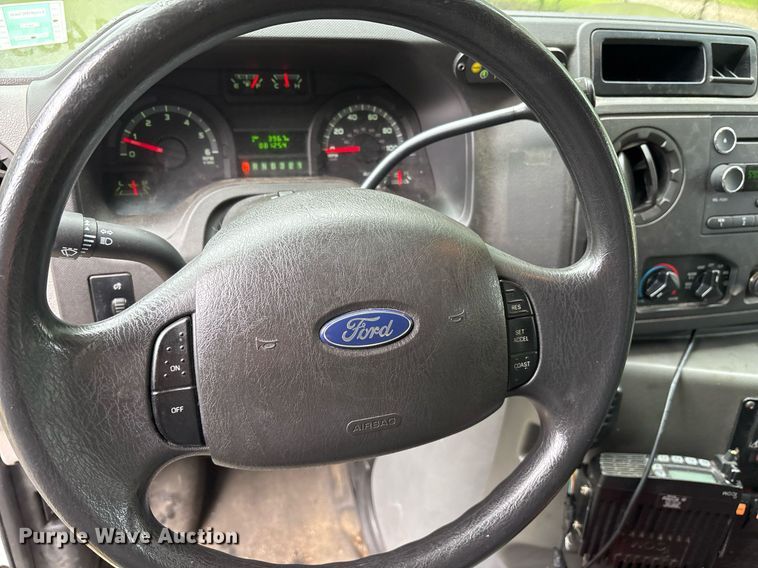 image for item DY0498 2012 Ford E350 shuttle bus