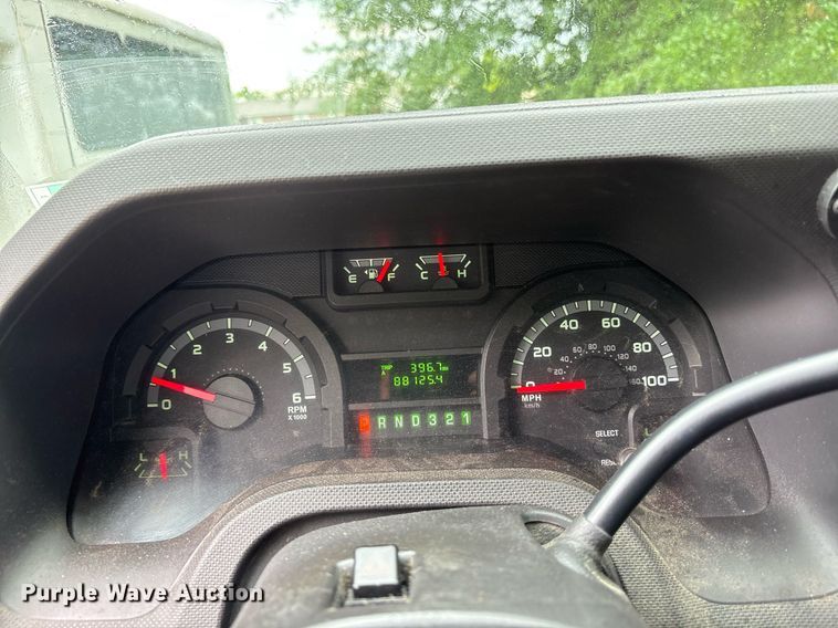 image for item DY0498 2012 Ford E350 shuttle bus