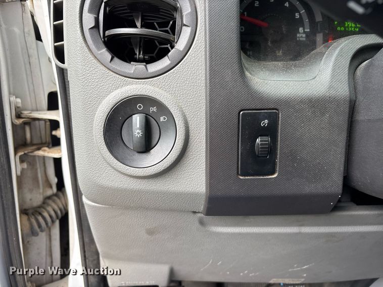 image for item DY0498 2012 Ford E350 shuttle bus