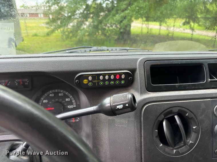 image for item DY0498 2012 Ford E350 shuttle bus