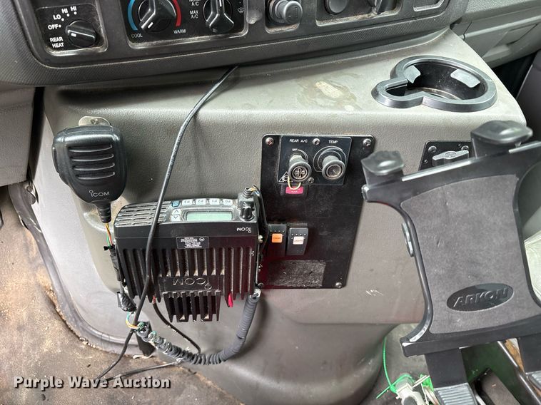 image for item DY0498 2012 Ford E350 shuttle bus