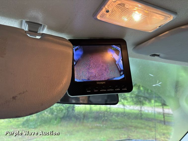 image for item DY0498 2012 Ford E350 shuttle bus