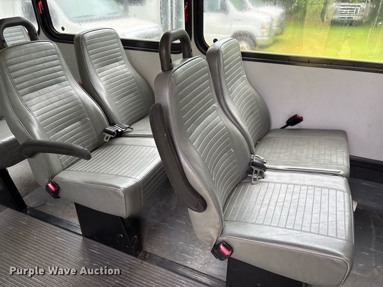 image for item DY0498 2012 Ford E350 shuttle bus