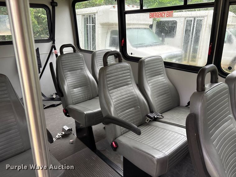 image for item DY0498 2012 Ford E350 shuttle bus