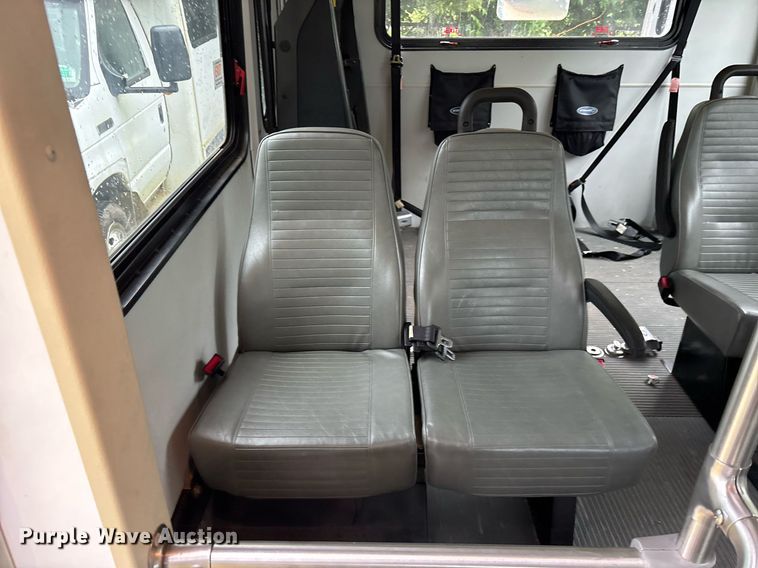 image for item DY0498 2012 Ford E350 shuttle bus