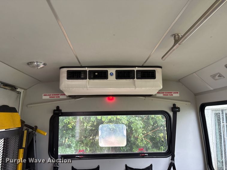 image for item DY0498 2012 Ford E350 shuttle bus