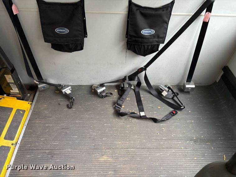 image for item DY0498 2012 Ford E350 shuttle bus