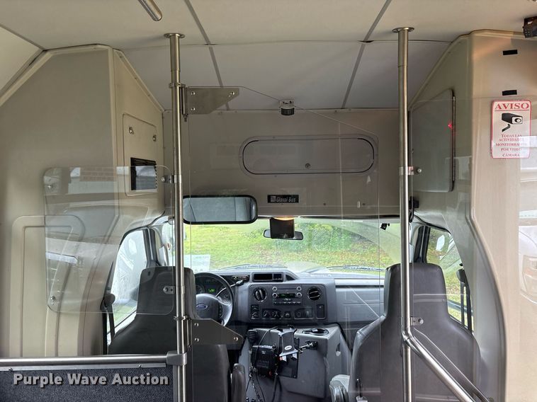 image for item DY0498 2012 Ford E350 shuttle bus