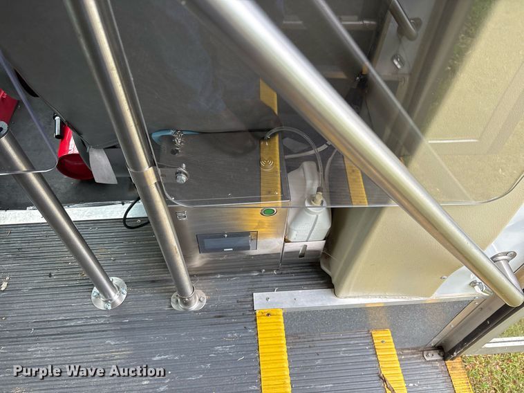 image for item DY0498 2012 Ford E350 shuttle bus