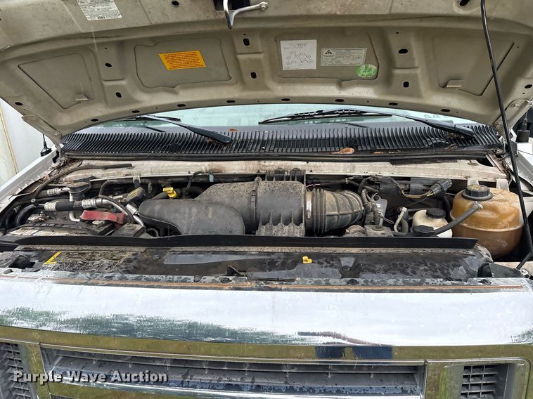 image for item DY0498 2012 Ford E350 shuttle bus