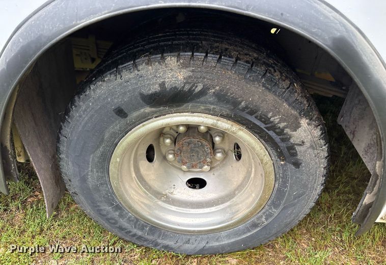 image for item DY0498 2012 Ford E350 shuttle bus