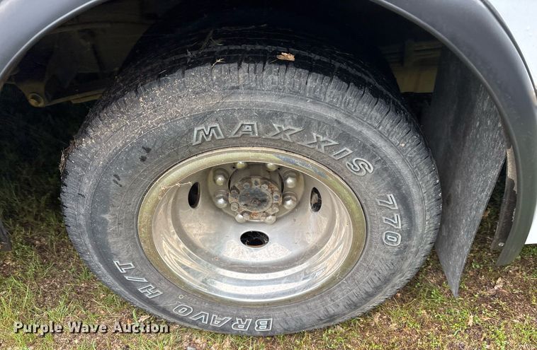 image for item DY0498 2012 Ford E350 shuttle bus