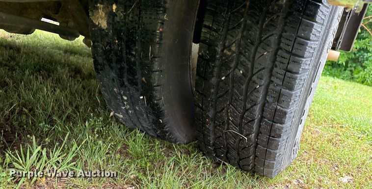 image for item DY0498 2012 Ford E350 shuttle bus