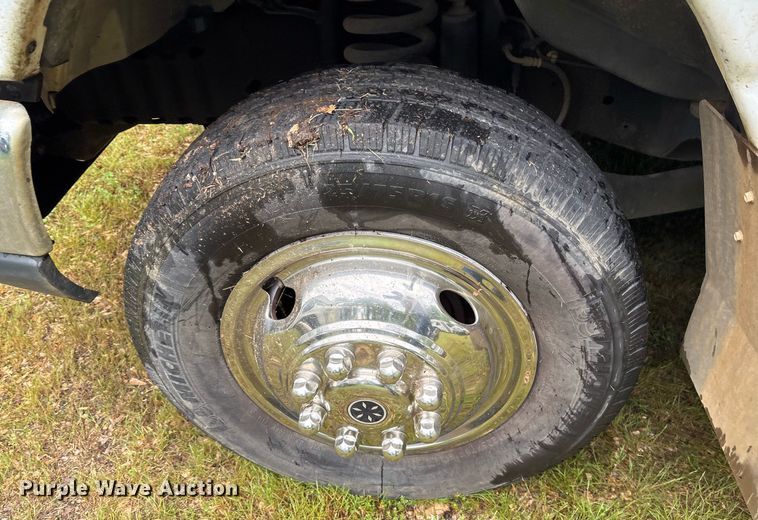 image for item DY0498 2012 Ford E350 shuttle bus