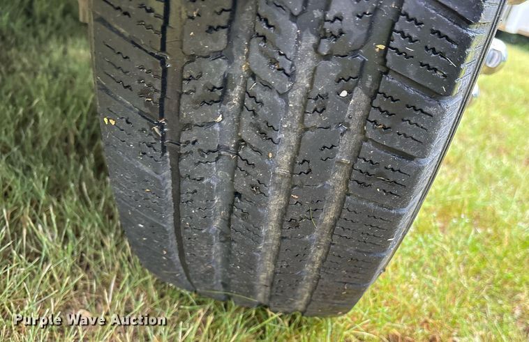 image for item DY0498 2012 Ford E350 shuttle bus