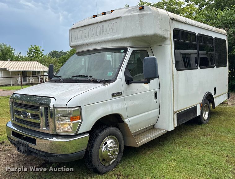 image for item DY0499 2012 Ford E350 shuttle bus