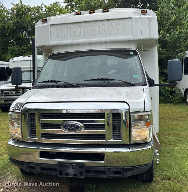 image for item DY0499 2012 Ford E350 shuttle bus
