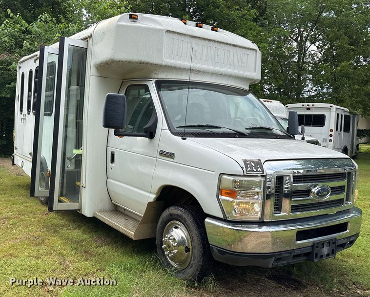 image for item DY0499 2012 Ford E350 shuttle bus