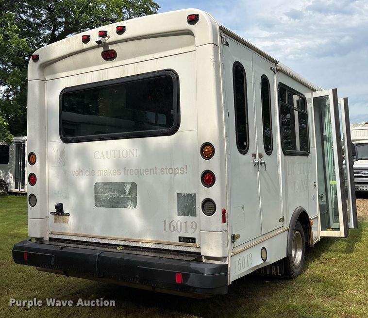 image for item DY0499 2012 Ford E350 shuttle bus