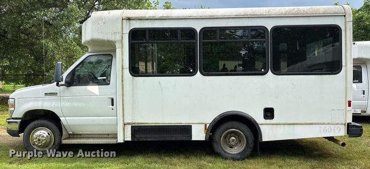 image for item DY0499 2012 Ford E350 shuttle bus