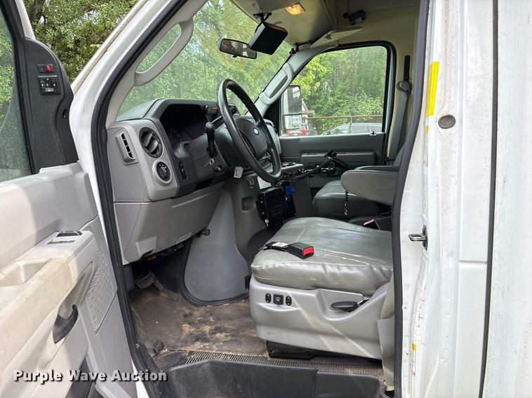 image for item DY0499 2012 Ford E350 shuttle bus