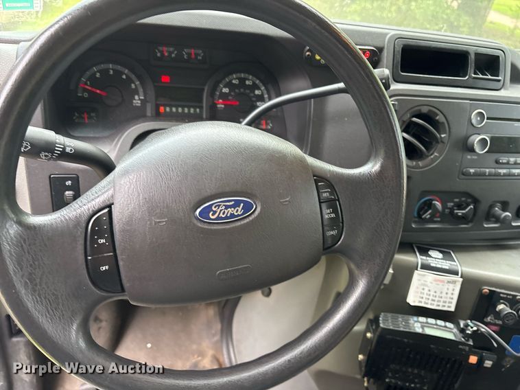 image for item DY0499 2012 Ford E350 shuttle bus