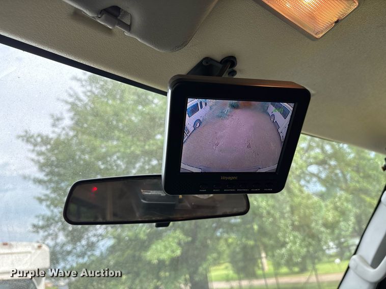 image for item DY0499 2012 Ford E350 shuttle bus