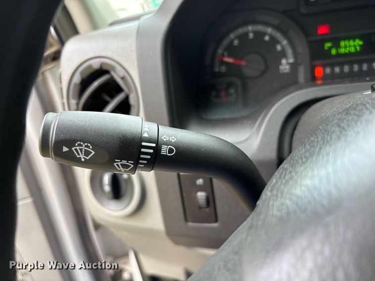 image for item DY0499 2012 Ford E350 shuttle bus