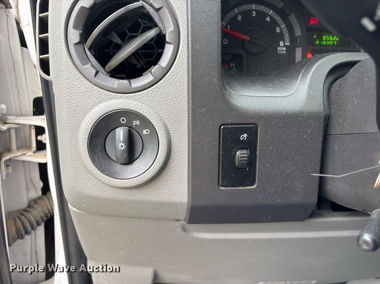 image for item DY0499 2012 Ford E350 shuttle bus