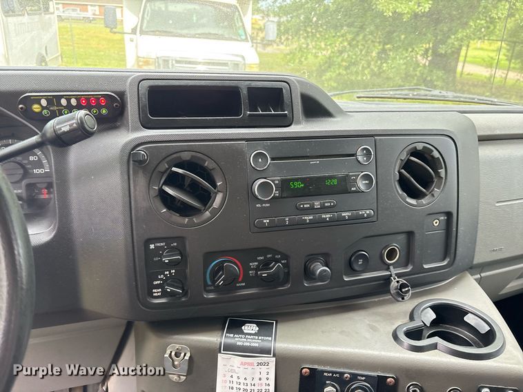 image for item DY0499 2012 Ford E350 shuttle bus