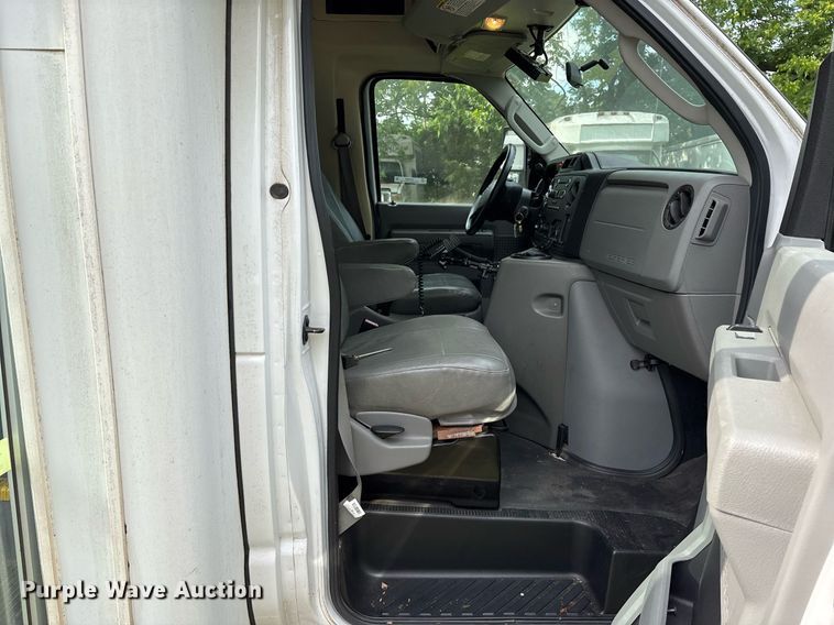 image for item DY0499 2012 Ford E350 shuttle bus