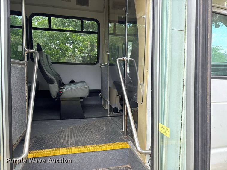 image for item DY0499 2012 Ford E350 shuttle bus