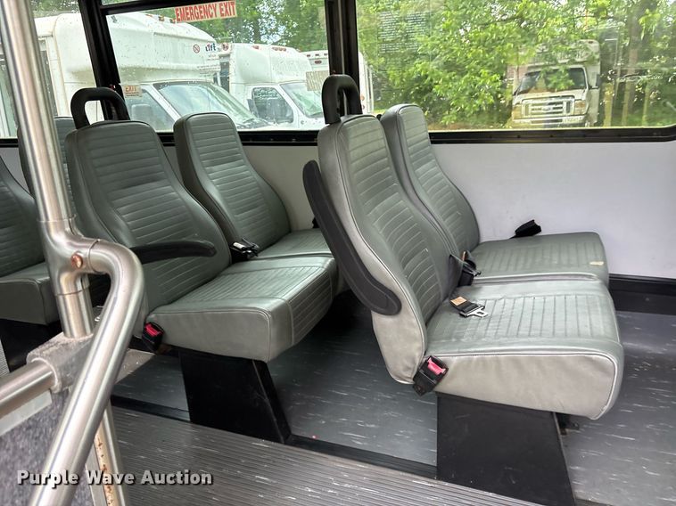 image for item DY0499 2012 Ford E350 shuttle bus