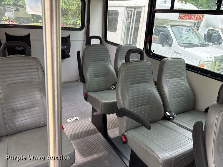 image for item DY0499 2012 Ford E350 shuttle bus