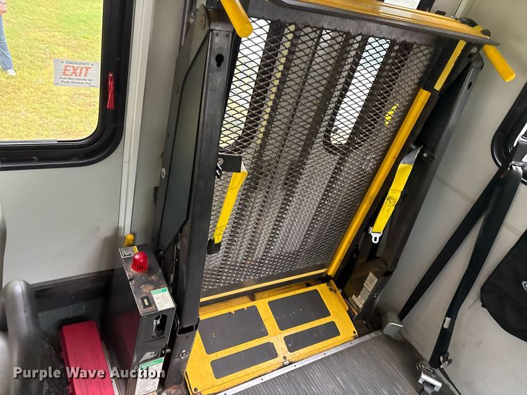 image for item DY0499 2012 Ford E350 shuttle bus