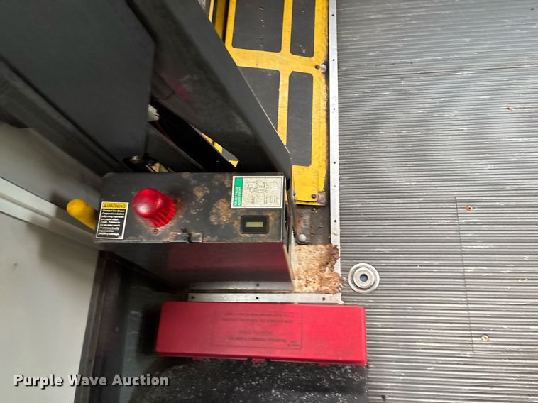 image for item DY0499 2012 Ford E350 shuttle bus