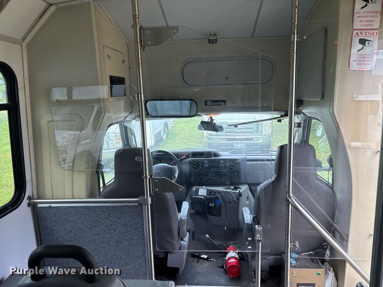 image for item DY0499 2012 Ford E350 shuttle bus