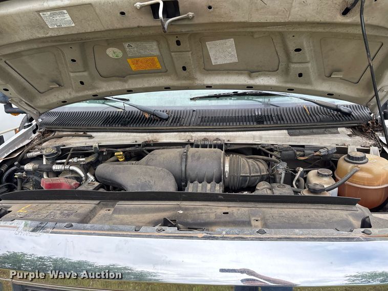 image for item DY0499 2012 Ford E350 shuttle bus