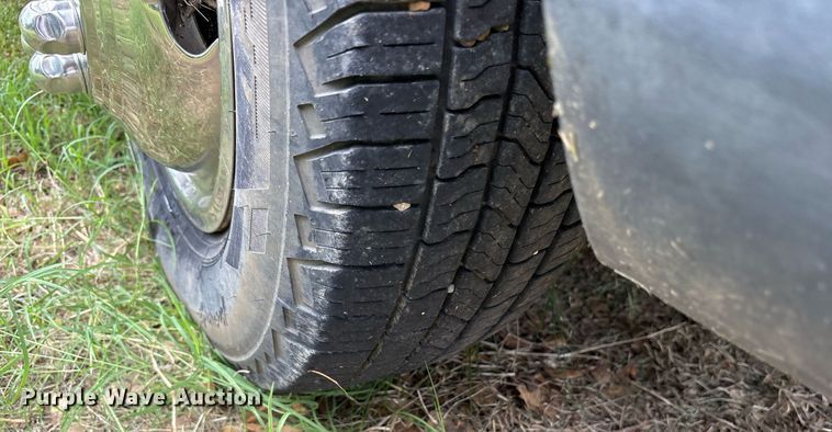 image for item DY0499 2012 Ford E350 shuttle bus