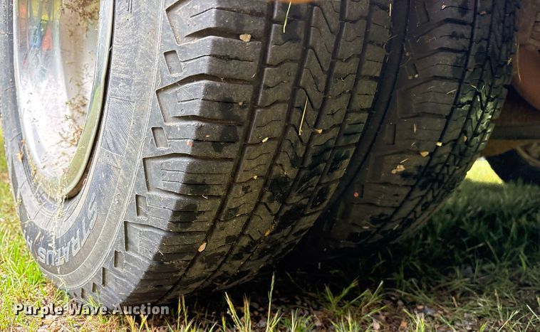 image for item DY0499 2012 Ford E350 shuttle bus