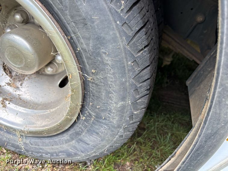 image for item DY0499 2012 Ford E350 shuttle bus