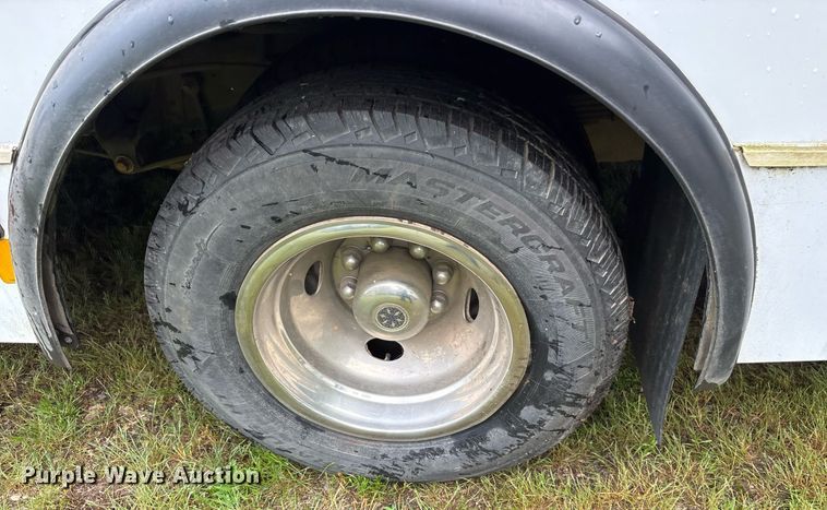 image for item DY0499 2012 Ford E350 shuttle bus