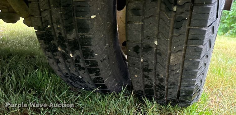 image for item DY0499 2012 Ford E350 shuttle bus