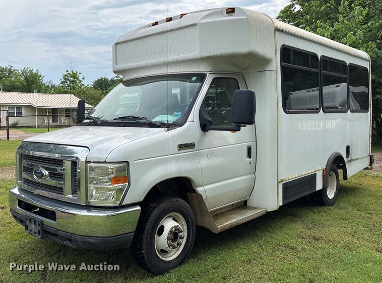 image for item DY0500 2012 Ford E350 shuttle bus