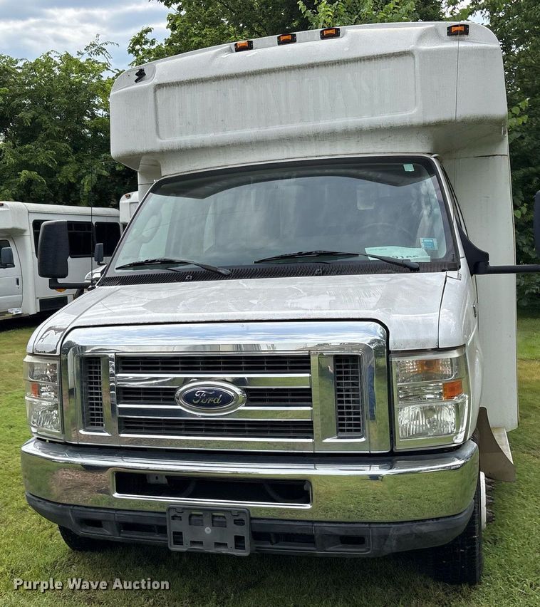 image for item DY0500 2012 Ford E350 shuttle bus