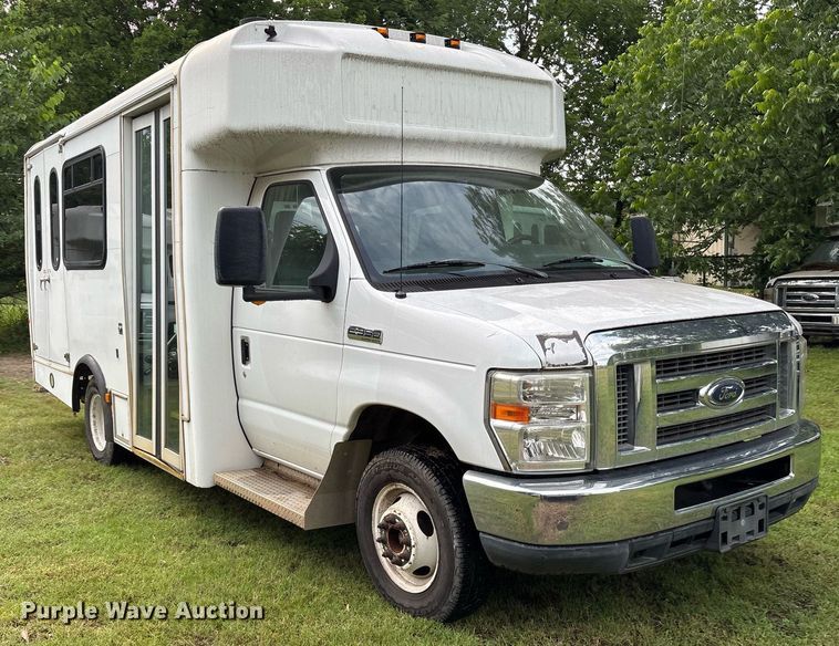 image for item DY0500 2012 Ford E350 shuttle bus