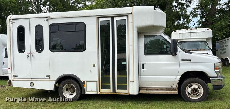 image for item DY0500 2012 Ford E350 shuttle bus