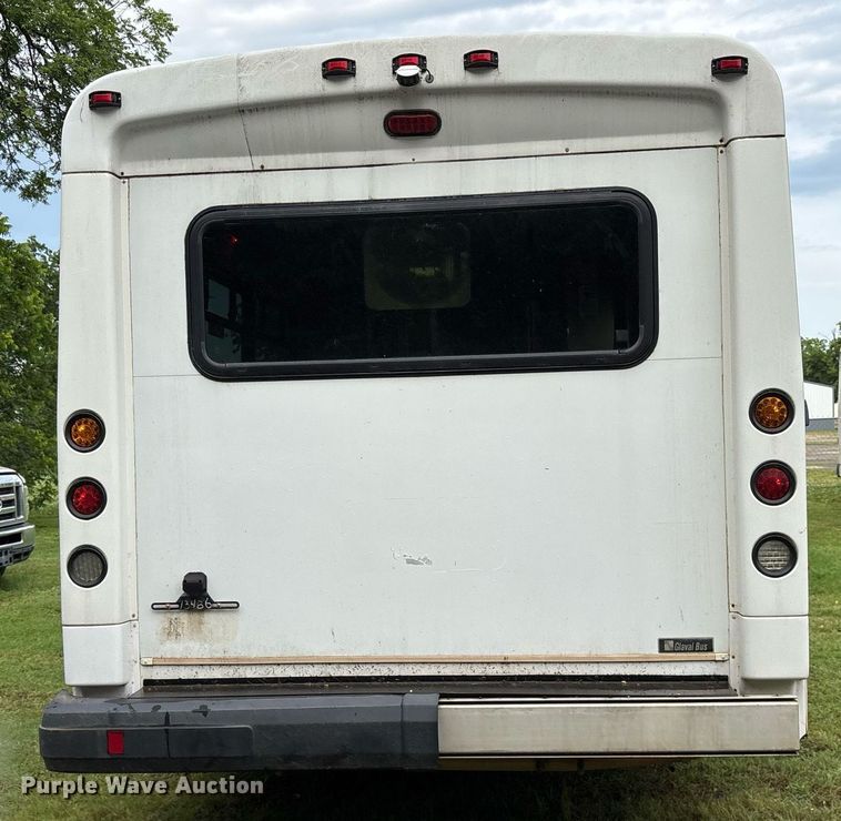 image for item DY0500 2012 Ford E350 shuttle bus